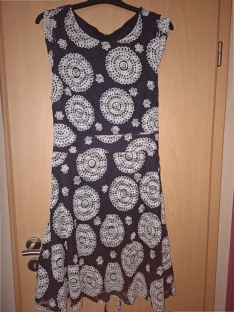 Damen Kleid Gr. L A-Linie kurz ärmellos Rundhals blau/weiß geometrisch