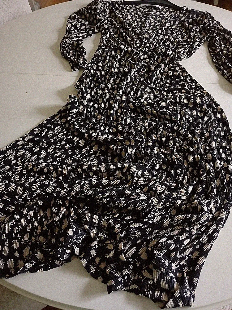 Damen Kleid Gr. XS Länge ca. 115cm Langarm MNG schwarz beige fließend