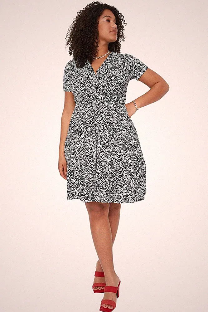 Damen Kleid Mini A-Linie Schwarz XL Plus Size Trendyol EU Große Größen