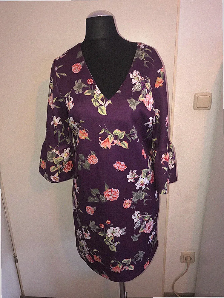 Damen Kleid mit Blumen elastisch Gr 36 / 38 NEU