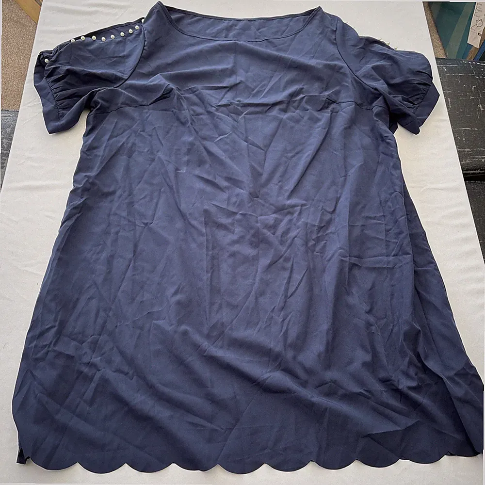 Damen Kleid mit gewelltem Saum Shein 5XL dunkelblau Perlenakzent offene Ärmel 32476