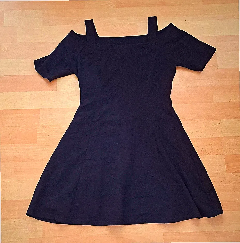 Damen Kleid schwarz schulterfrei A-Linie Kurzarm eckiger Ausschnitt kurz XS/S