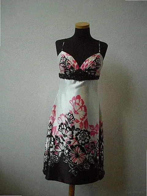 Damen Knielange Festkleid . Gr.40, Körpergröße 165 cm -170 cm , Stoff Satin
