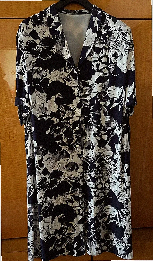 Damen Midi-Sommerkleid, blau-weißes Blumenmuster, V-Ausschnitt, Viskose, Gr. 54