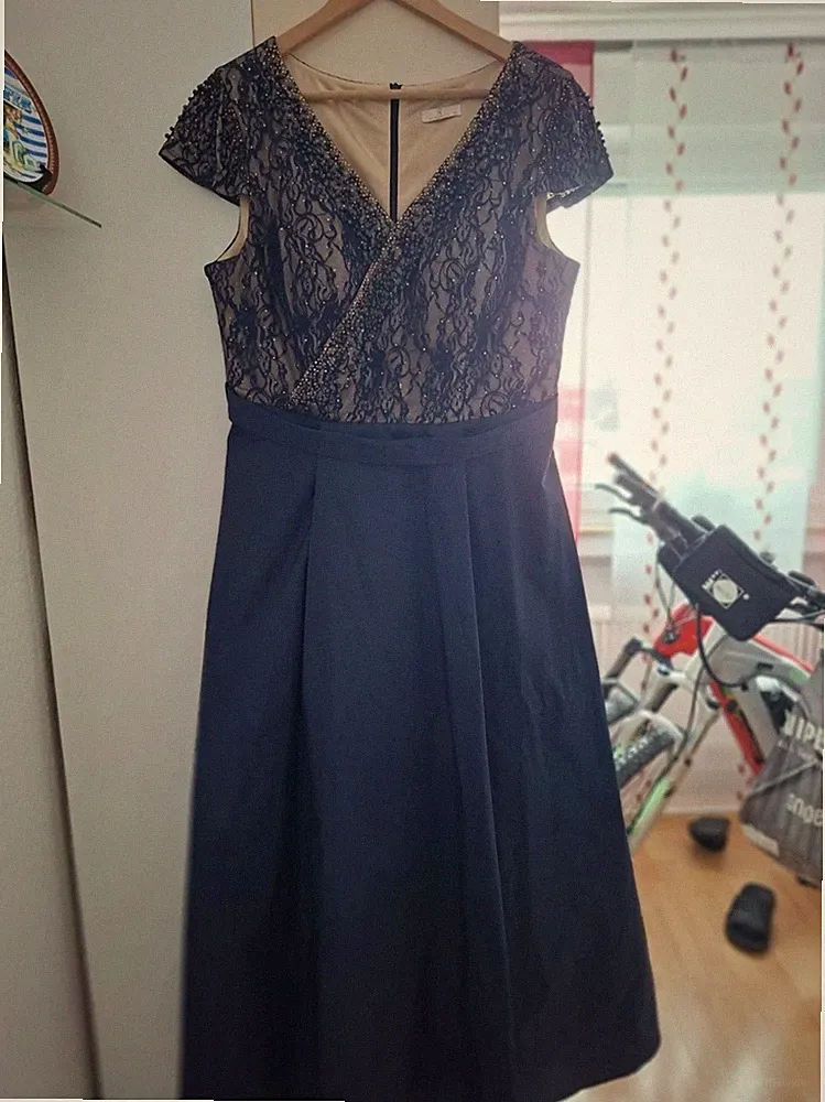 Damen Midikleid Gr. L/XL A-Linie Spitze Perlen V-Ausschnitt blau Kurzarm
