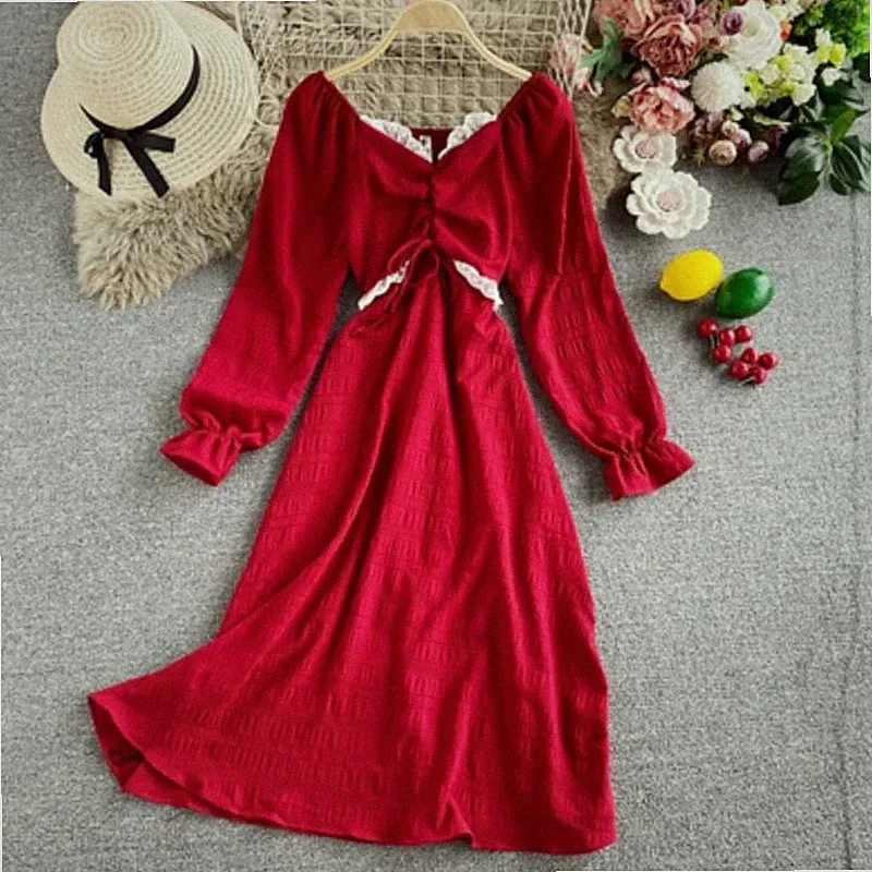 Eckiger Ausschnitt Hochzeitsgast Kleid