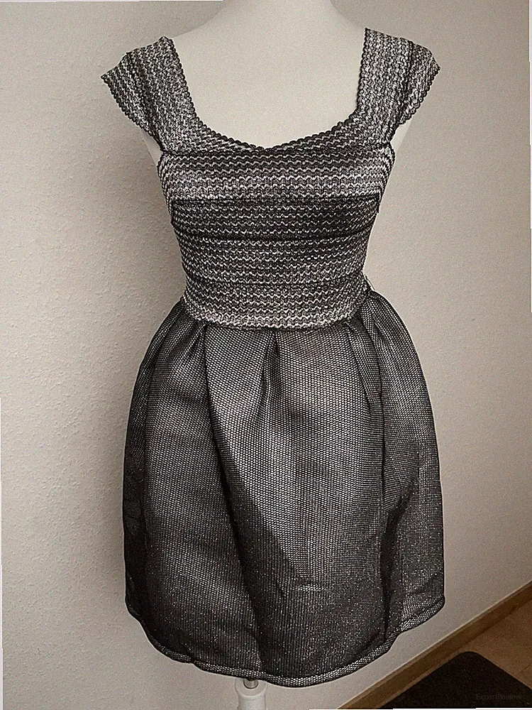 Damen Skaterkleid schwarz/silber kurz Kurzarm eckiger Ausschnitt RV Gr. S