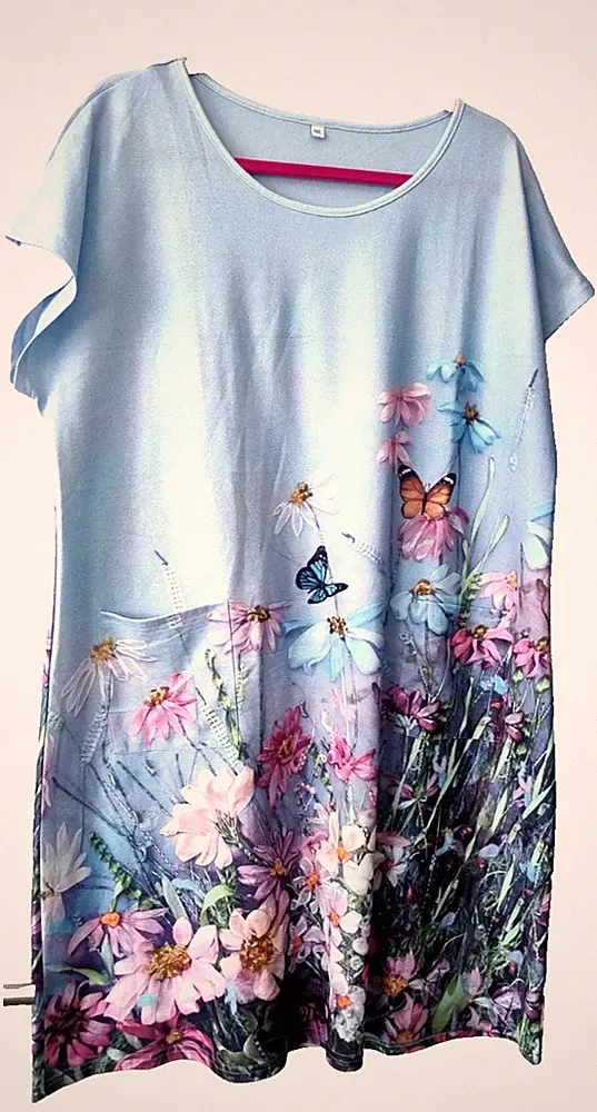 Damen Sommerkleid, A-Linie, Hellblau, Blumenwiese, aufgesetzte Taschen 3XL