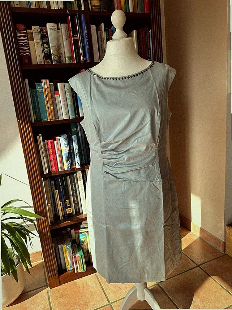 Damenkleid, hellblau, Apanage Femme, Größe 44, Runder Ausschnitt mit Akzent