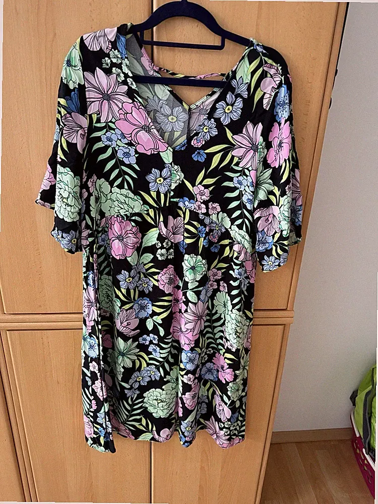 Damenkleid Schwarz Blumenmuster V-Ausschnitt 3/4-Ärmel Rosa Grün Blau