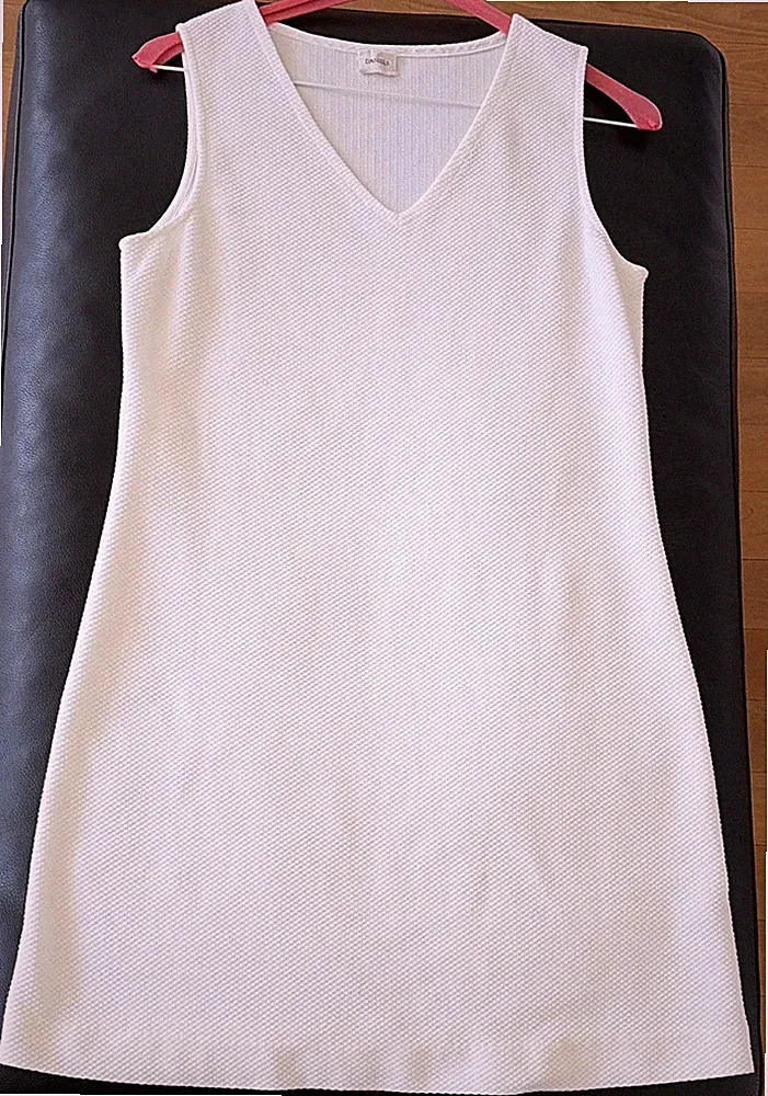 DANIELS Damen Etuikleid weiß ärmellos V-Ausschnitt kurz unifarben