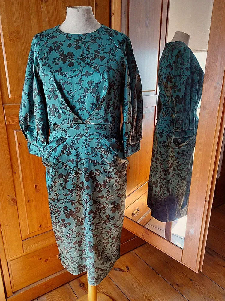 Designerkleid Größe 36-38 Etuikleid Türkisgrün mit Muster
