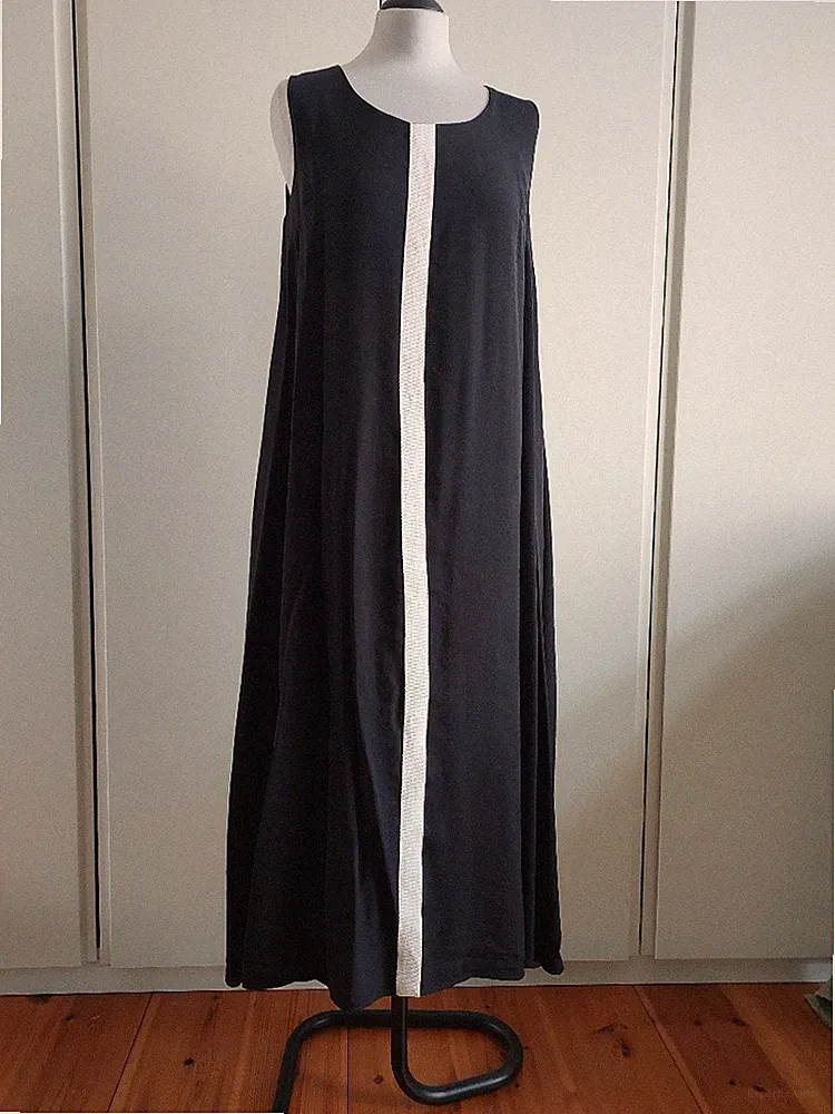 Designerkleid wadenlang M schwarz Viskose mit weissem Streifen