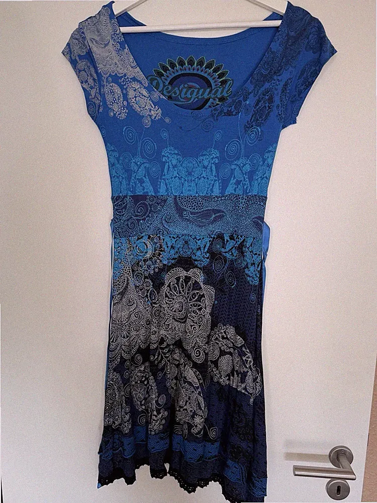 Desigual Damen Etuikleid Gr. S knielang Kurzarm U-Ausschnitt Paisley Viskose