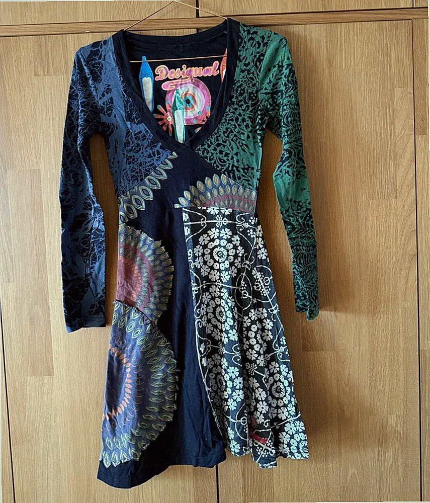 Desigual Damen Kleid S kurz Langarm Patchwork V-Ausschnitt A-Linie Logo