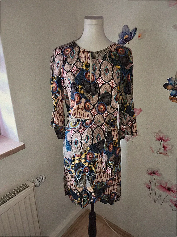 Desigual Damen SommerKleid Gr.M/ 40 geometrisches Muster.
