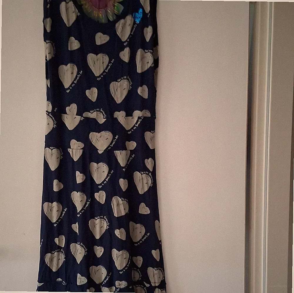 Desiqual Damen Maxikleid 42 lang A-Linie ärmellos Herz-Muster blau weiß