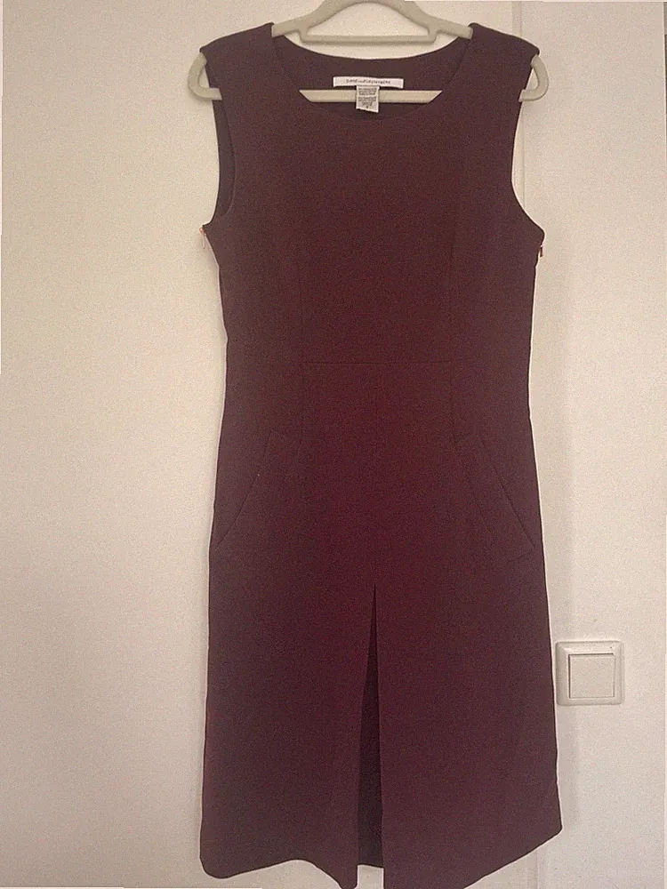 Diane von Furstenberg Etuikleid Damen burgunderrot ärmellos Gr. 6 knielang