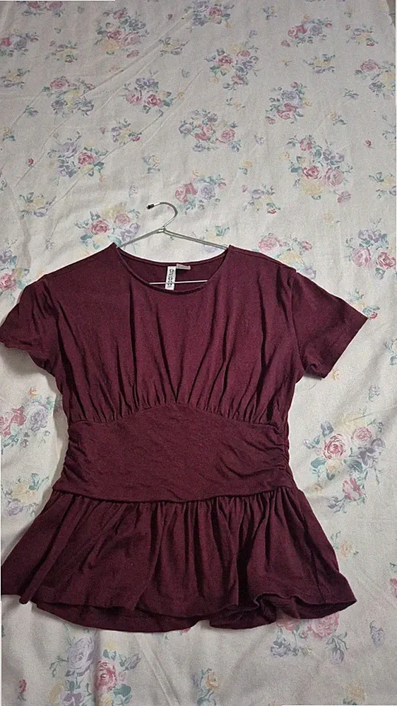 Divided Damen Kleid Bordeaux kurz Kurzarm V-Ausschnitt Raffung Taillenband Gr. S