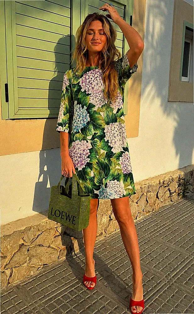 Dolce & Gabbana SS2017 Etuikleid aus Seide mit Hortensienmuster und Blumen IT38