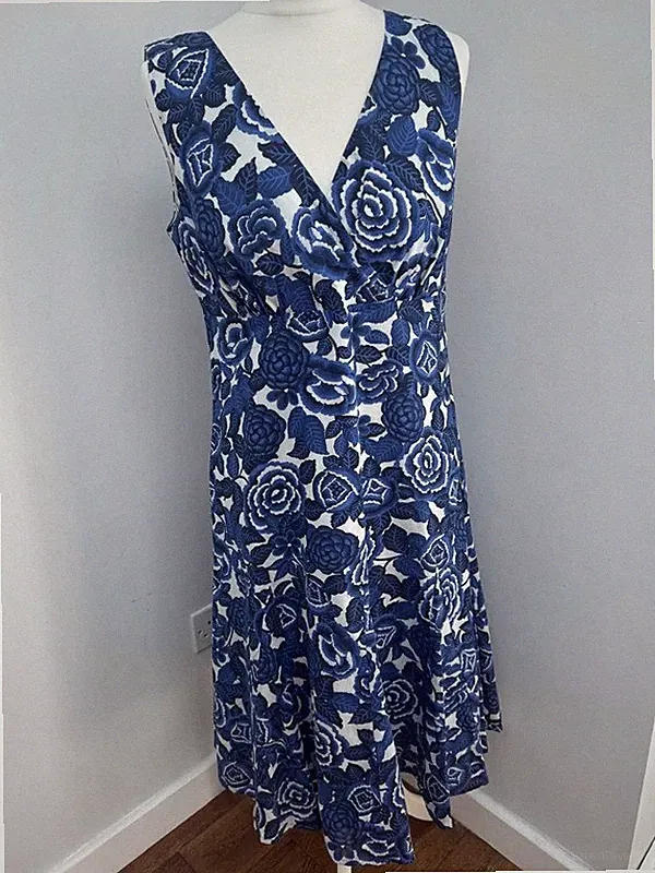 East Blumenkleid Größe 12 blau Fit Flare Anlass Hochzeit Gast Urlaub V-Ausschnitt