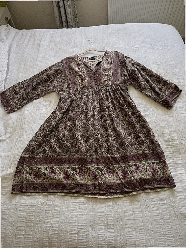 East Boutique lila grau Blumen Batik Langarm Kleid Größe 16 Perlen Knopf