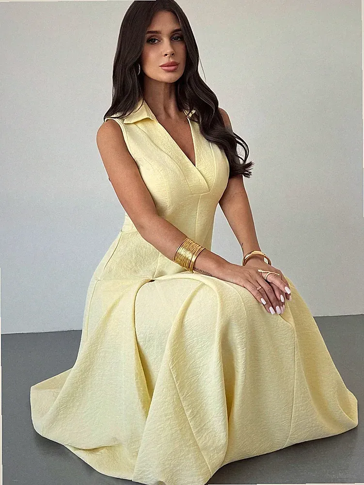 Elegantes A Linien Damenkleid in Gelb mit V Ausschnitt