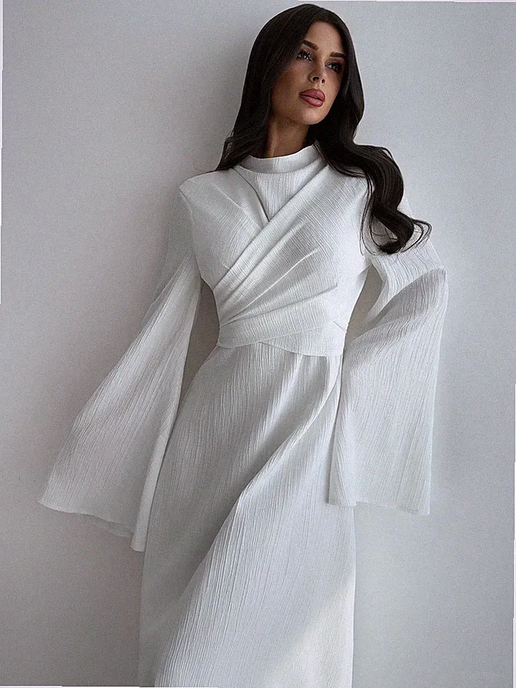 Elegantes A Linien Damenkleid mit Stehkragen in Aprikosenfarben
