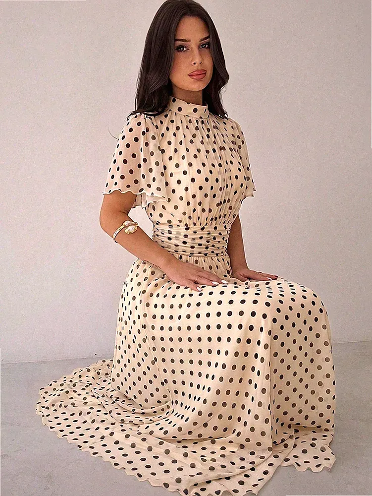 Elegantes A Linien Damenkleid mit Stehkragen in Weiß