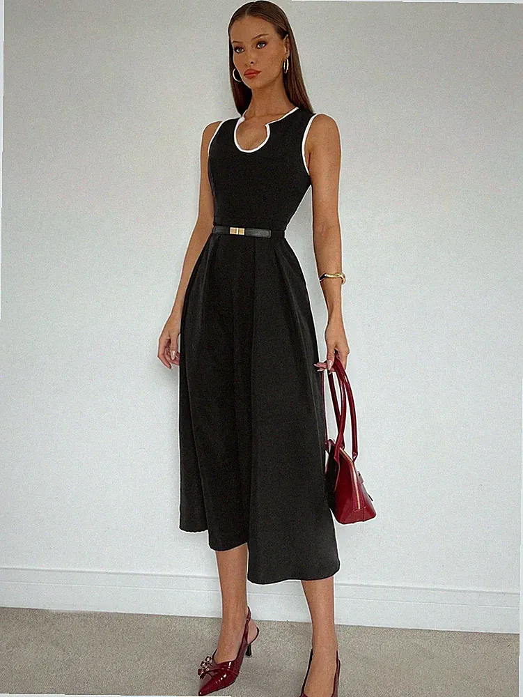 Elegantes A Linien Damenkleid mit U Ausschnitt in Schwarz