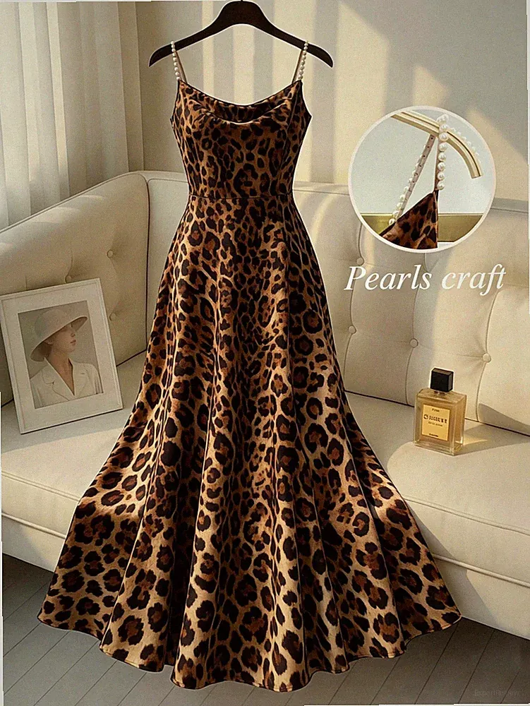 Elegantes A Linien Midi Kleid mit Wasserfallausschnitt in Braun