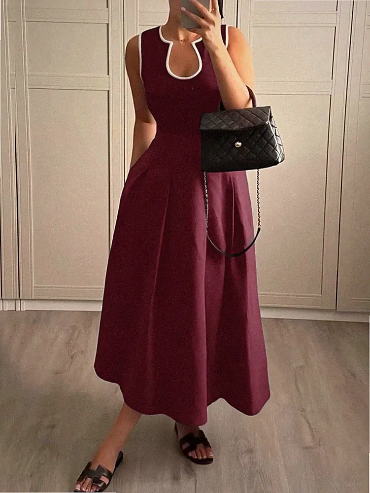 Elegantes Damenkleid mit U Ausschnitt und A Linie