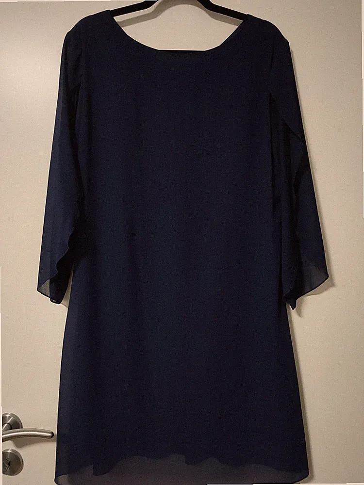 Elegantes Dunkelblaues Kleid Mit Schönen Ärmeln Größe L