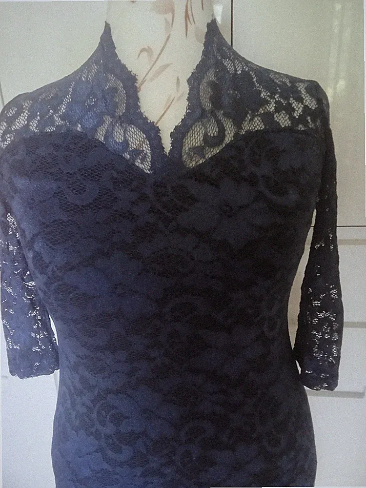 elegantes Etuikleid blau mit Spitze und Unterkleid mit Rundhals und 3/4 Arm
