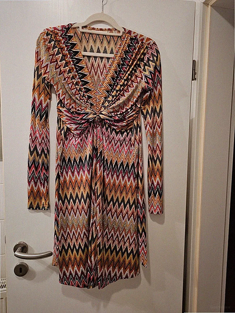 Elegantes, farbenfrohes Kleid, perfekte Passform Gr. S, no name.