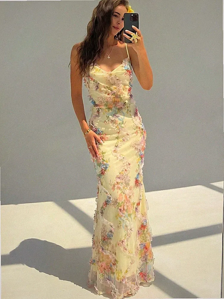 Elegantes, fließendes cremefarbenes Sommer Hochzeitsgast Kleid für Damen