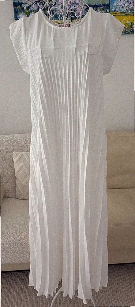 Elegantes italienisches plissiertes Kleid mit Taschen – M, Neu