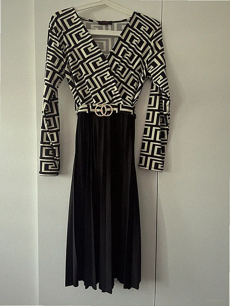 Elegantes Kleid mit Geo-Print & Plissee – Einheitsgröße