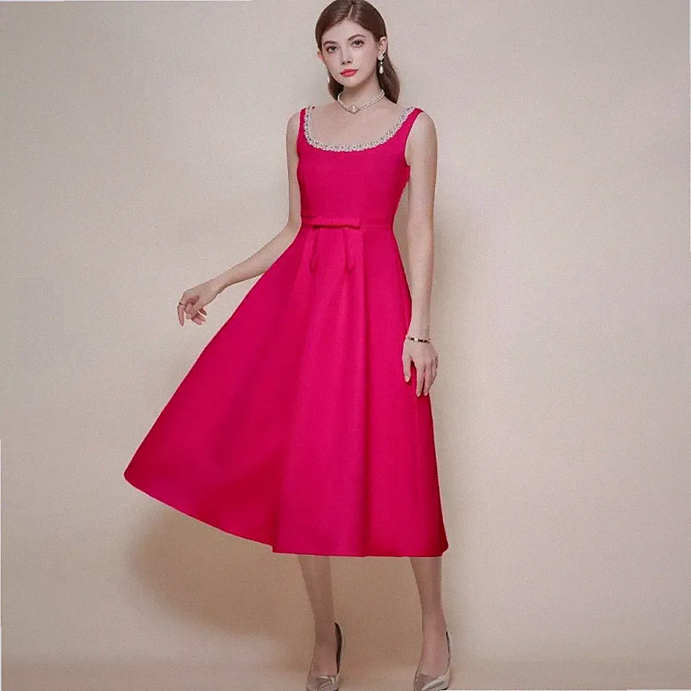 Elegantes rosa Midi Kleid mit Schmuckausschnitt und Schleife in der Taille Zeremonie CF57618