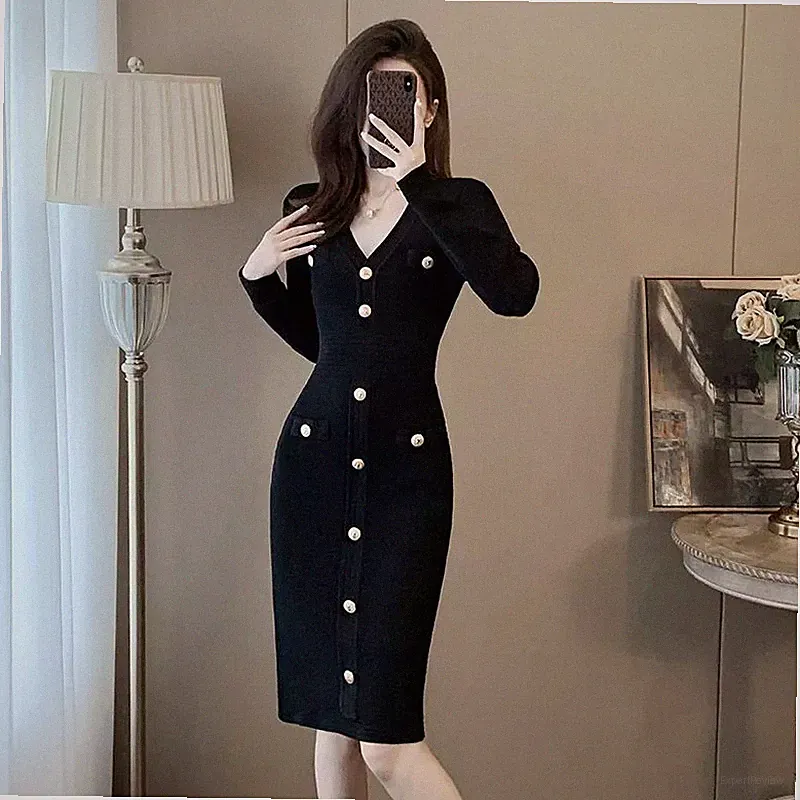 Elegantes Schwarzes Langärmliges Kleid Für Damen Mit Elastischem Stoff 04930