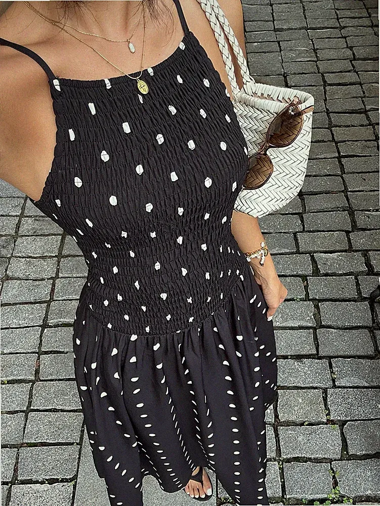 Elegantes schwarzes Trägerkleid mit A Linie für den Sommer