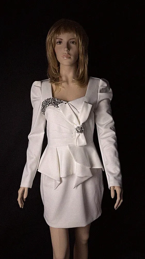 Elegantes weißes Kleid mit Strasssteinen & Schleifendetail – Größe XL
