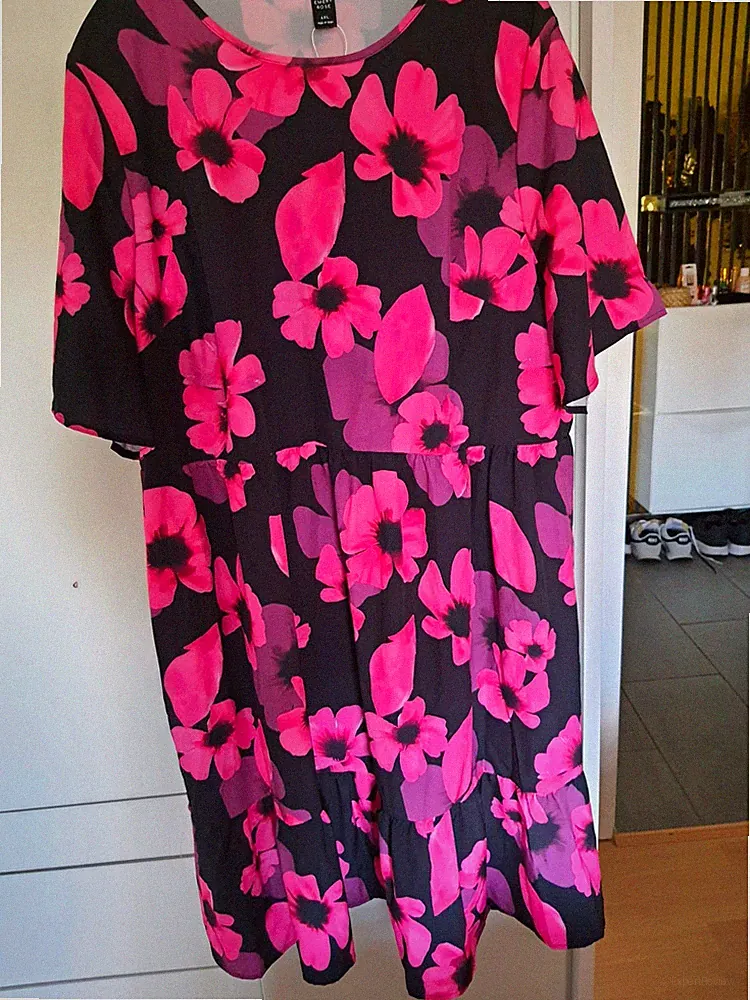 Emery Rose Damen Kleid Gr.4XL schwarz/pink/lila Blumen A-Linie Midi Rundhals