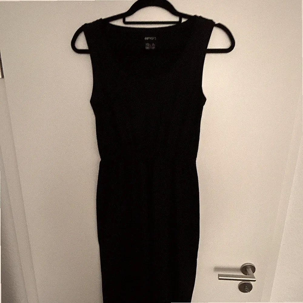 ESMARA Maxikleid ohne GürtelGr. 36/38 schwarz ärmellos Rundhals