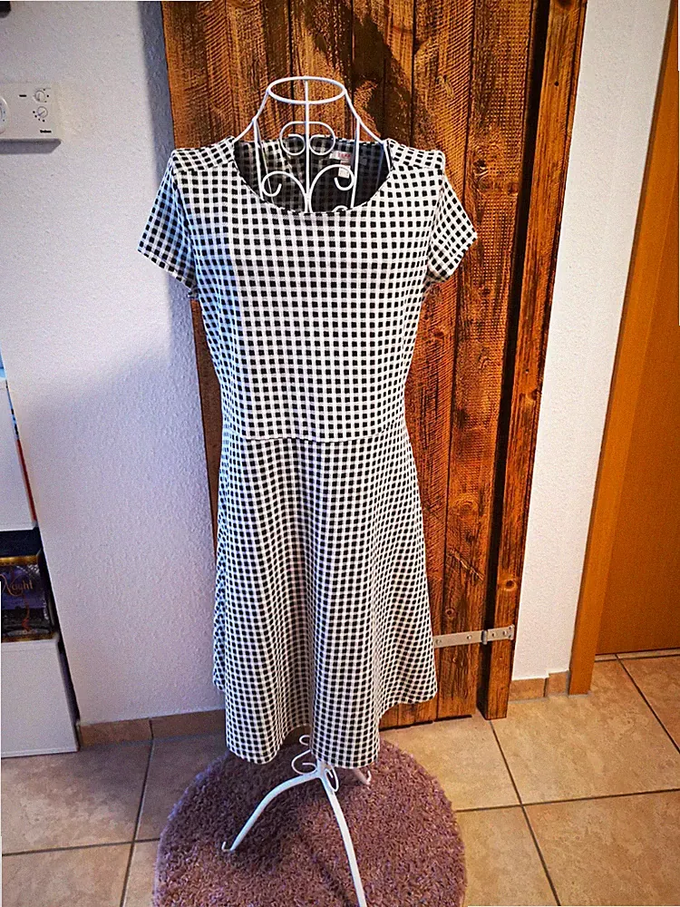 Esprit A-Linien-Kleid kariert schwarz/weiß Kurzarm runder Ausschnitt Gr. M