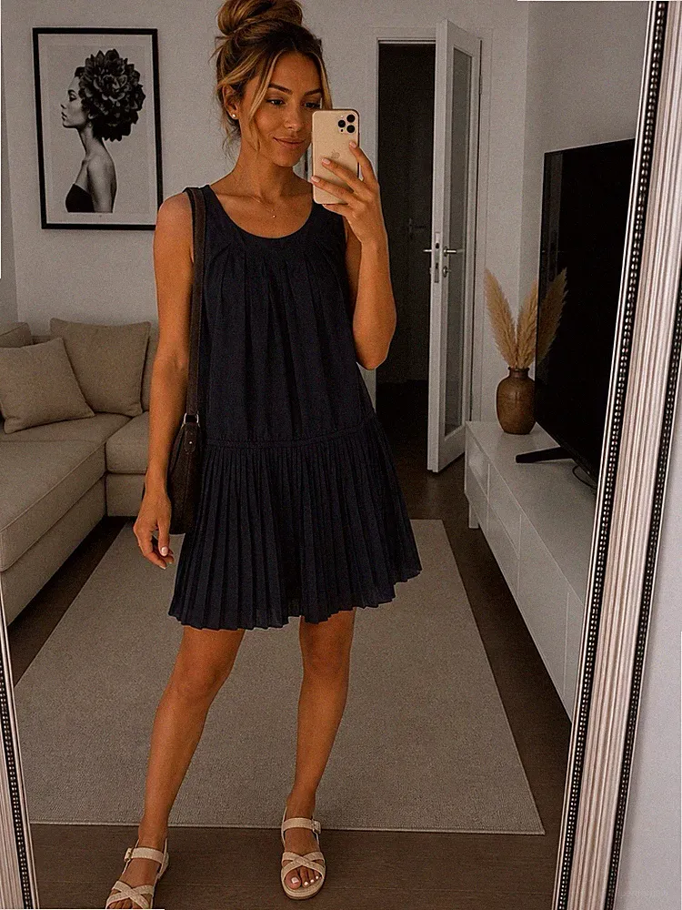 Esprit Damen Kleid Gr. 38 Schwarz Kurz A-Linie Rundhals Ärmellos Plissee