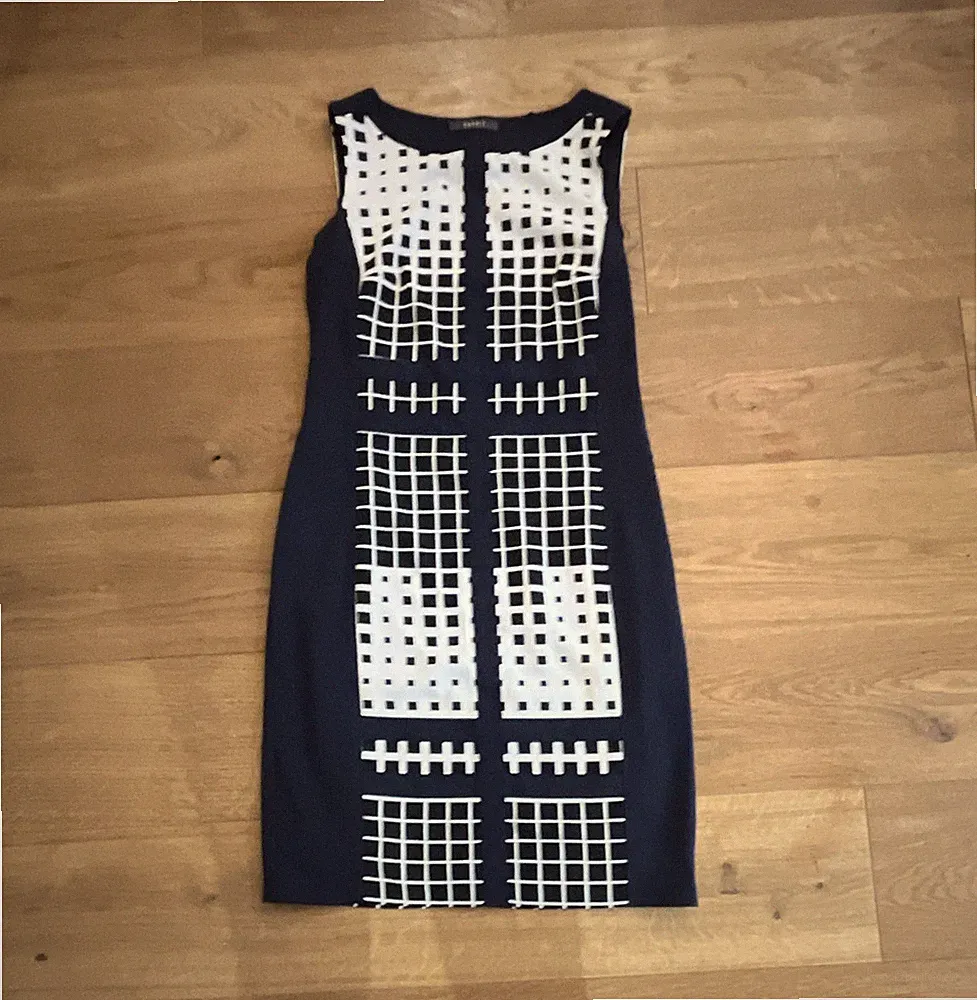 ESPRIT Etuikleid Gr. 34 dunkelblau/beige geometrisch ärmellos knielang Stretch