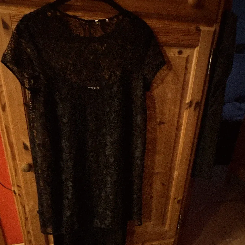 Esprit Spitzenkleid Damen M Normalgröße Schwarz kurz A-Linie ärmellos Rundhals