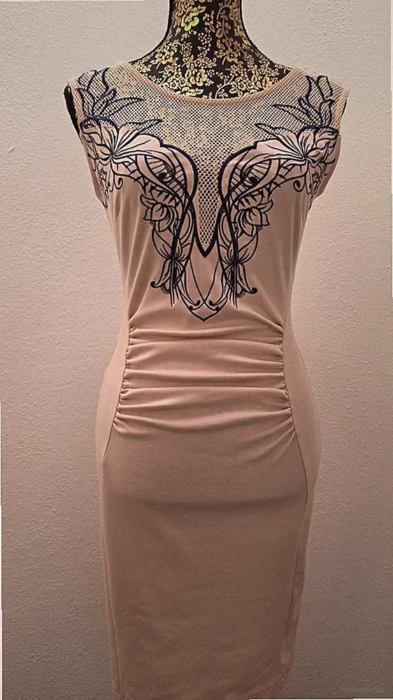 Etui Kleid Bodyflirt Gr 36 beige mit blauer Stickerei und mesh Einsatz