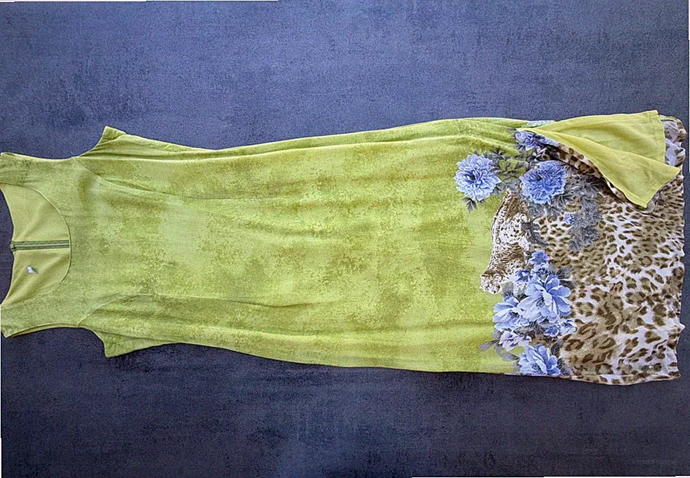 Etuikleid ärmellos, grün-beige-blau mit Leopardenmuster und Blumenmuster
